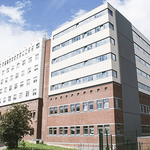 Bâtiment 500 de la Clinique Sainte-Anne Saint-Remi à Anderlecht