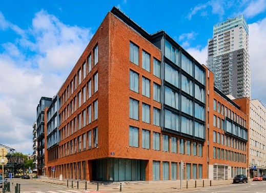 Transformation d'un immeuble de bureaux en haute école