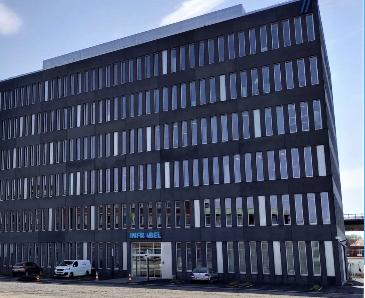 Bureaux et cabine de signalisation à Charleroi